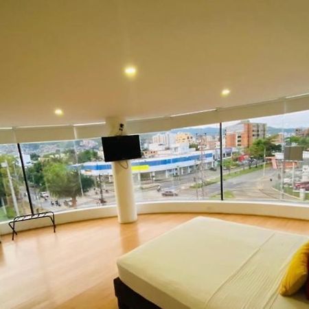 Hotel Metropolis Plaza Кали Екстериор снимка