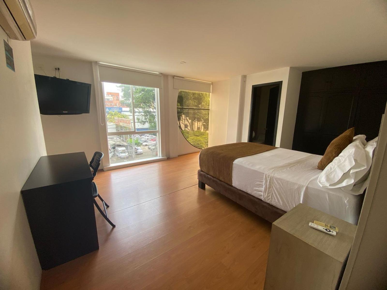 Hotel Metropolis Plaza Кали Екстериор снимка