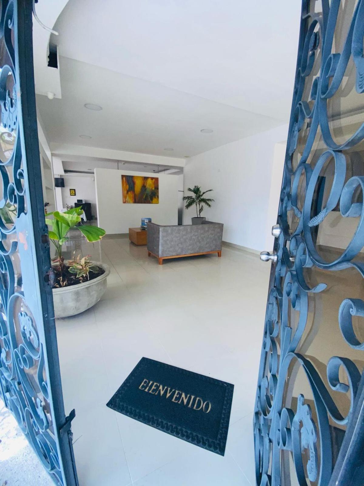 Hotel Metropolis Plaza Кали Екстериор снимка