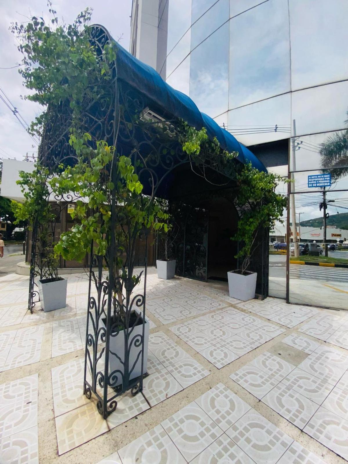Hotel Metropolis Plaza Кали Екстериор снимка