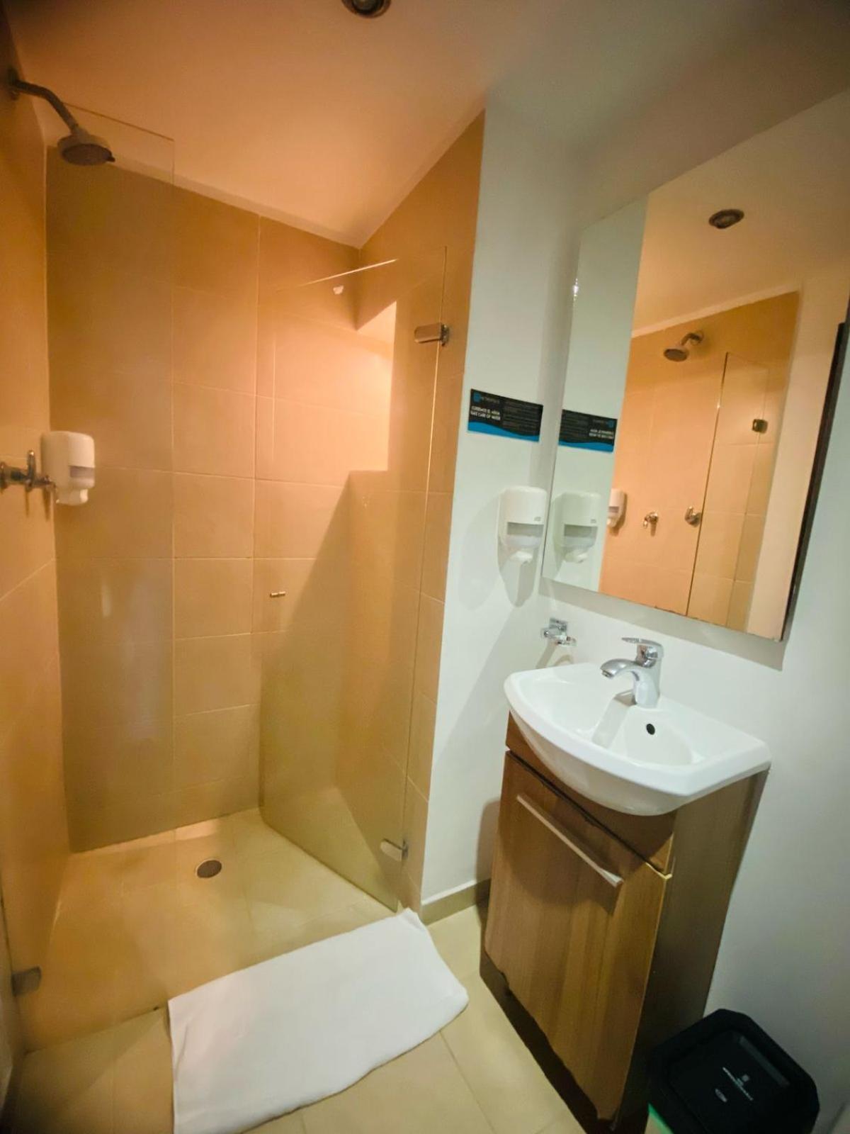 Hotel Metropolis Plaza Кали Екстериор снимка