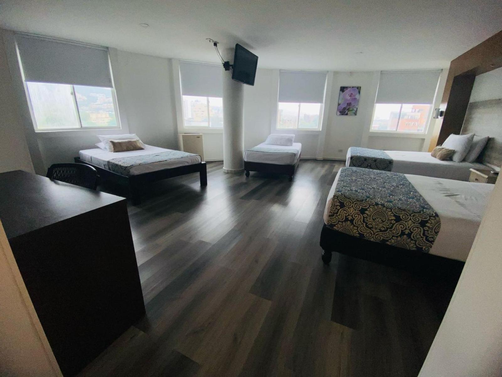 Hotel Metropolis Plaza Кали Екстериор снимка